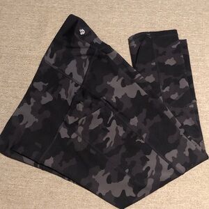 all in motion Black Gray Camo Capri Leggings